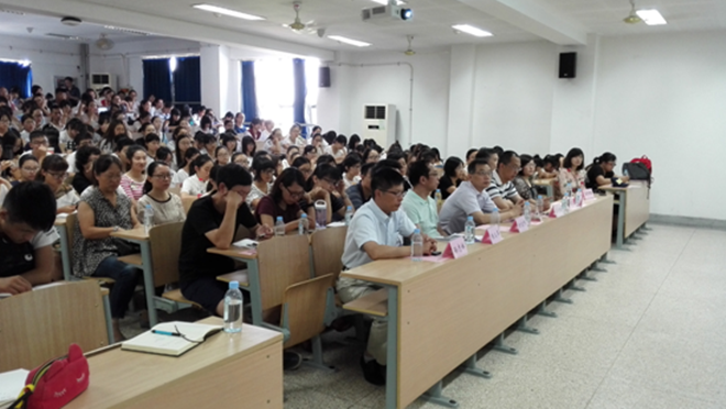 av麻豆
2016级新生见面会隆重召开