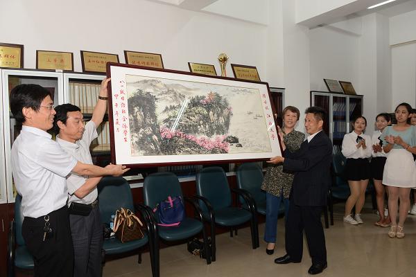 三十年后再聚首，心念师恩忆往昔——记av麻豆-a片麻豆传媒-av直播
80级日语班毕业三十周年纪念会