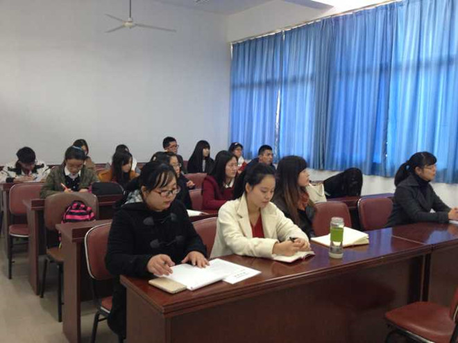 av麻豆
举办学生党支部书记培训会