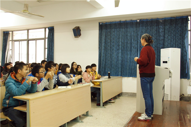 av麻豆
形势与政策课之大学生反腐倡廉教育